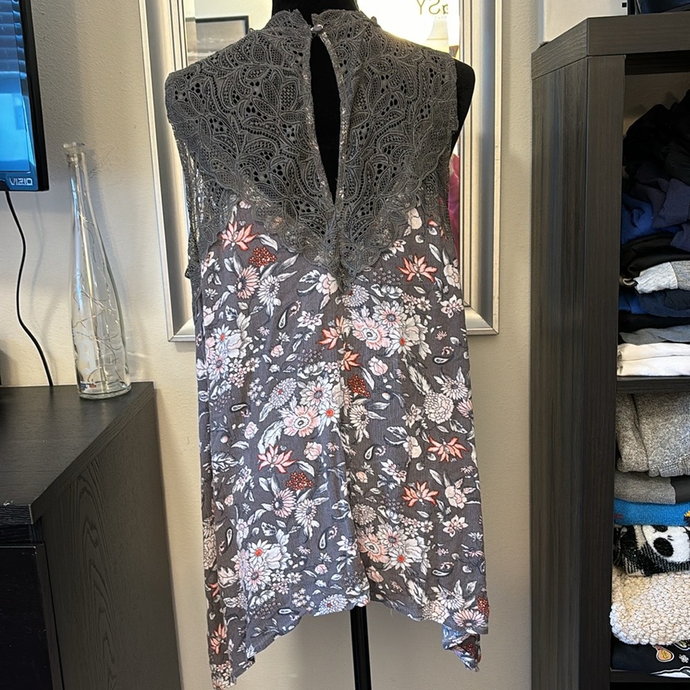 Torrid top - Picture 6 of 8